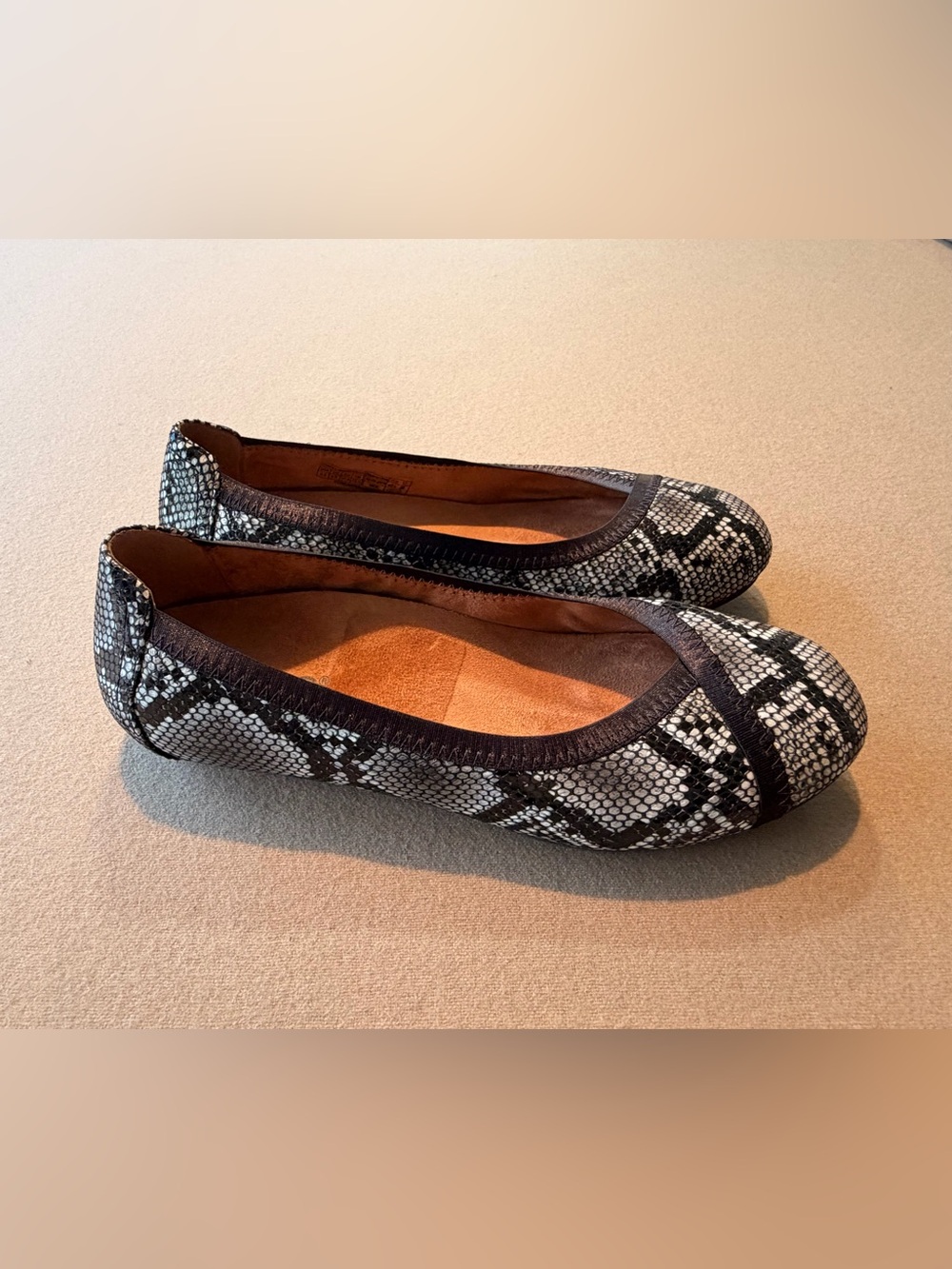 Vionic Carroll  Black, Gray & White Snake-Print Ballet Flats, Size 6.5